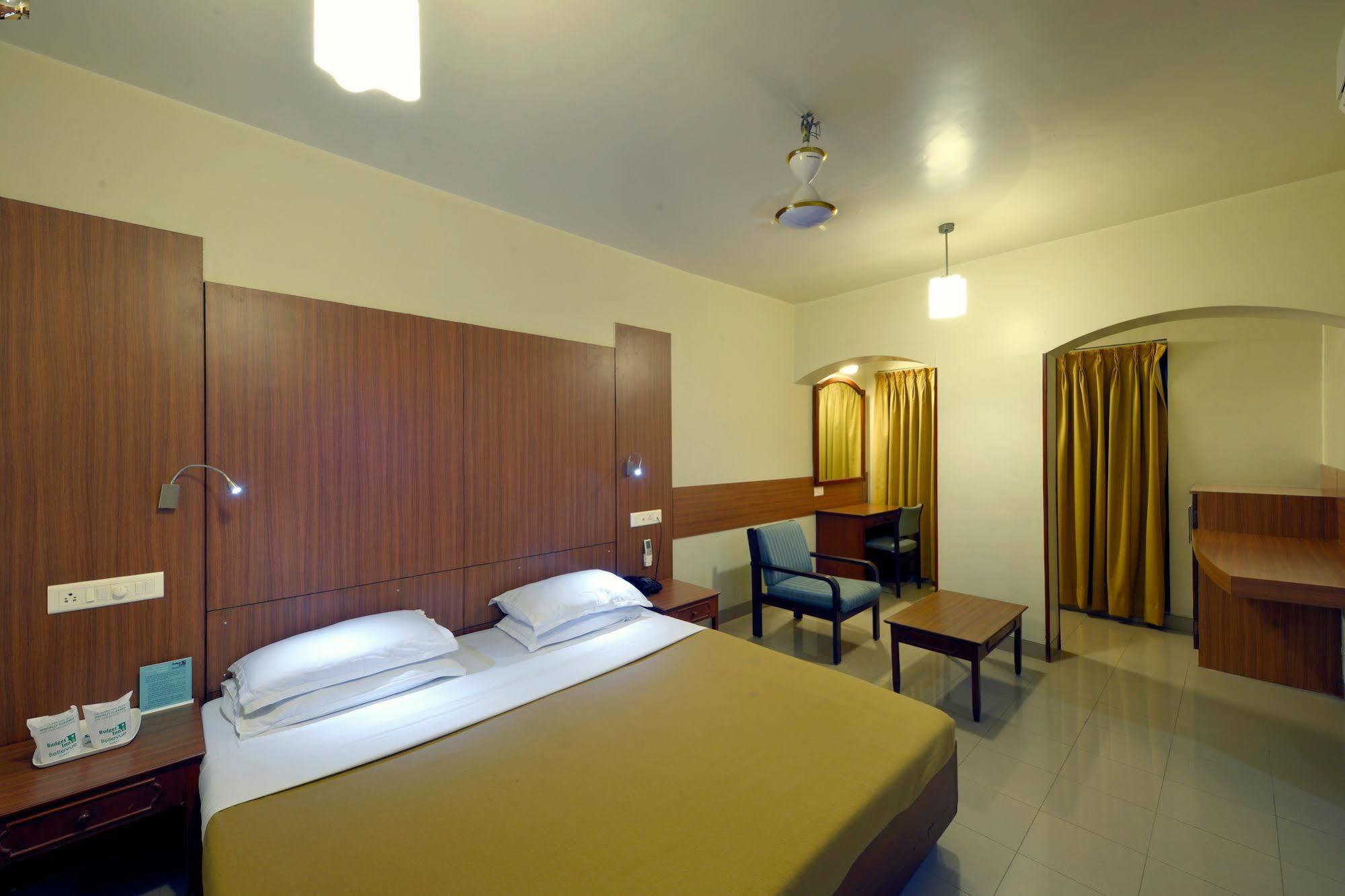 Budget Inn Bellevue Surat Bagian luar foto